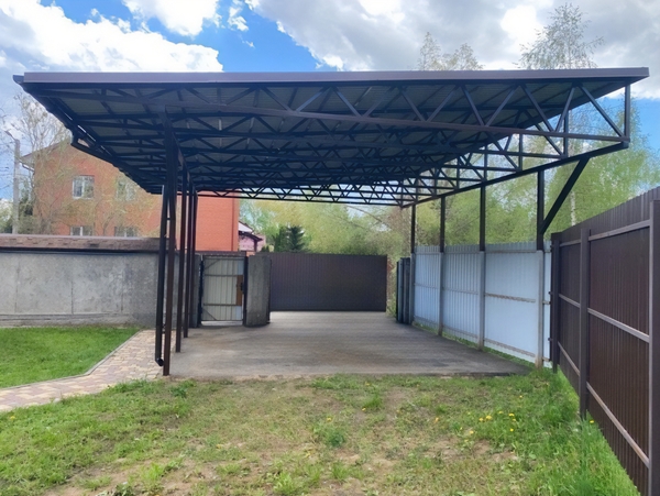 Автонавес односкатный с крышей из профлиста Автонавес односкатный с крышей из профлиста