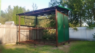 Односкатный навес из профнастила зеленого цвета Односкатный навес из профнастила зеленого цвета